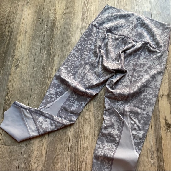 lululemon athletica Pants - Lululemon Wunder Under Crop II (Roll Down Mesh)